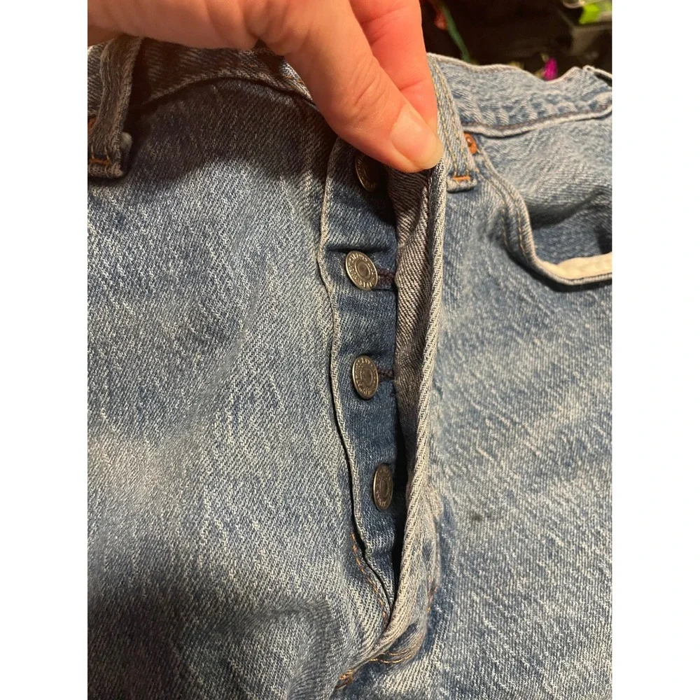 Levis 501 Mens Denim Shorts Medium Wash Button Fly Size 32 10
